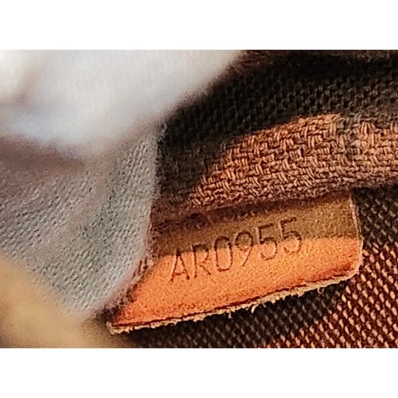 Louis Vuitton Pochette Accessoires Shoulder Bag LV Monogram AR0955 - Picture 12 of 15